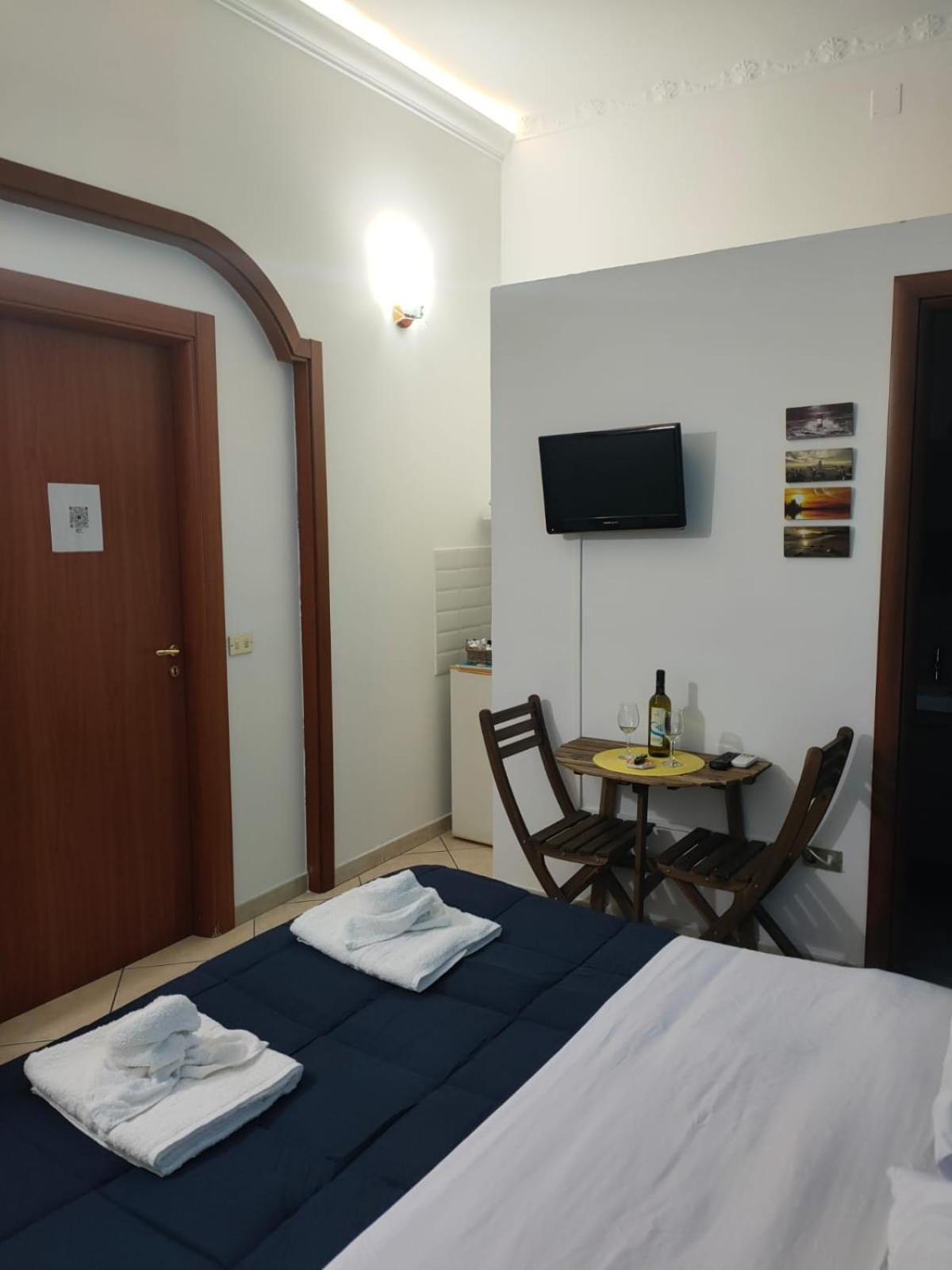 Napoli Centro Casa Annina Close To Toledo St Экстерьер фото